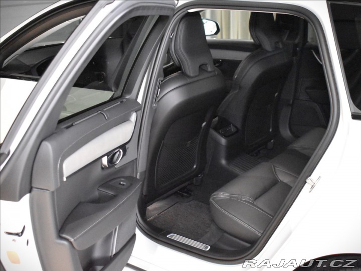 Volvo V90 2,0 T8 Plus Dark 2025