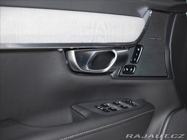 Volvo V90 2,0 T8 Plus Dark 2025
