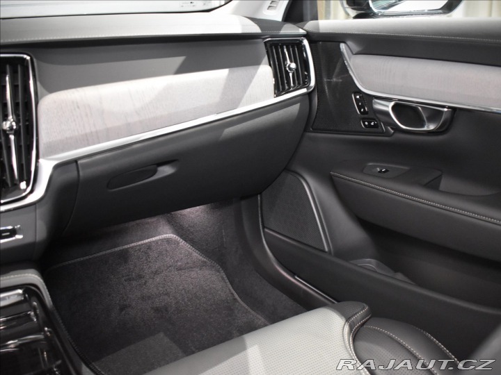 Volvo V90 2,0 T8 Plus Dark 2025