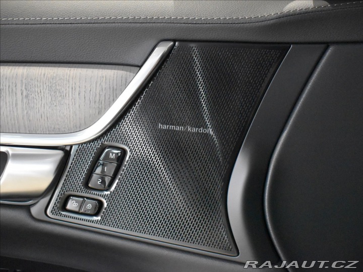 Volvo V90 2,0 T8 Plus Dark 2025