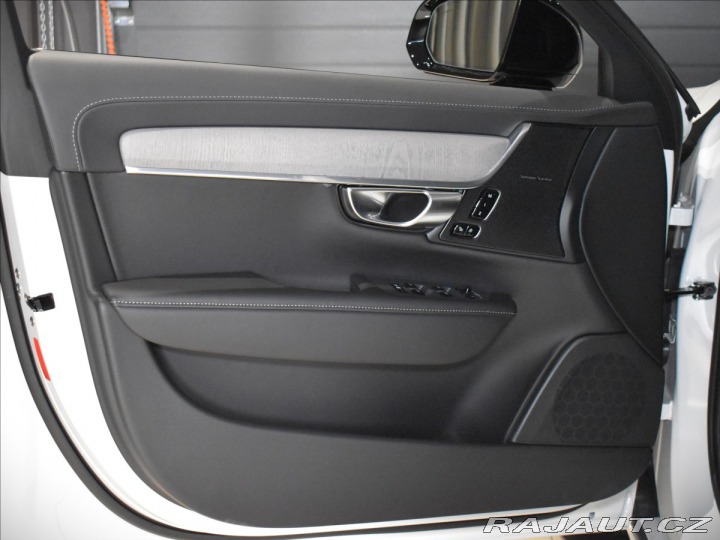 Volvo V90 2,0 T8 Plus Dark 2025