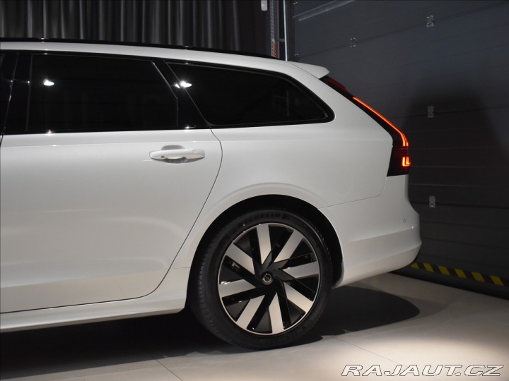 Volvo V90 2,0 T8 Plus Dark 2025