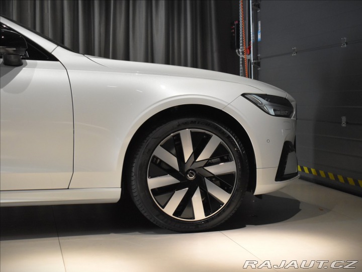 Volvo V90 2,0 T8 Plus Dark 2025