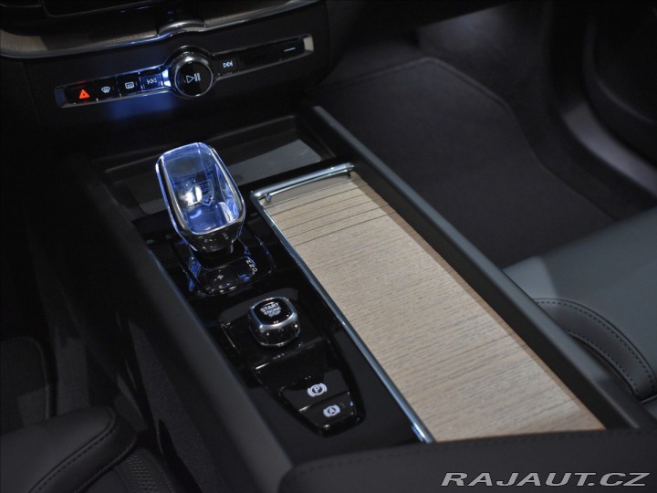 Volvo XC60 2,0 T6  Plus Dark 2025