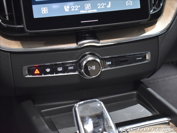 Volvo XC60 2,0 T6  Plus Dark 2025