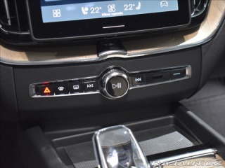 Volvo XC60 2,0 T6  Plus Dark 2025