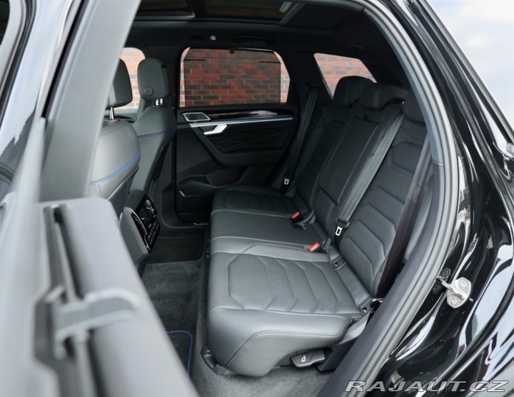 Volkswagen Touareg R-line, 3.0 V6 TFSI E-Hy 2023