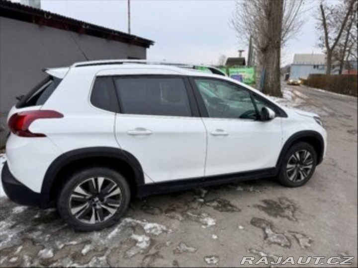 Peugeot 2008 1,2 1800