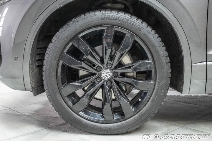 Volkswagen Touareg 3.0 TDI R-LINE*REZERVACE* 2020
