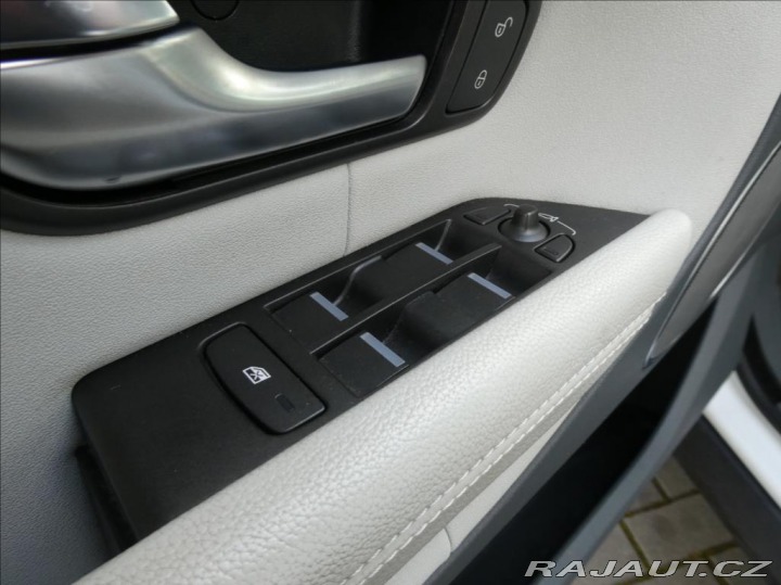 Land Rover Range Rover Evoque 2,0 TD4 SE, 1.Maj,ČR, aut 2016
