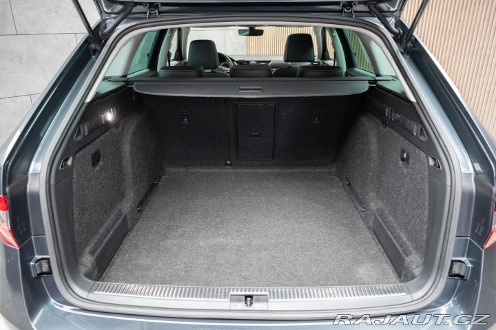 Škoda Superb 2.0 TDI REZERVACE 2020