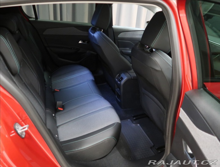 Peugeot 308 1,2 PT AT ALLURE NAVI KAM 2024