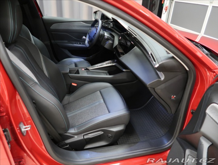 Peugeot 308 1,2 PT AT ALLURE NAVI KAM 2024