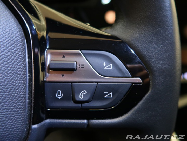 Peugeot 308 1,2 PT AT ALLURE NAVI KAM 2024