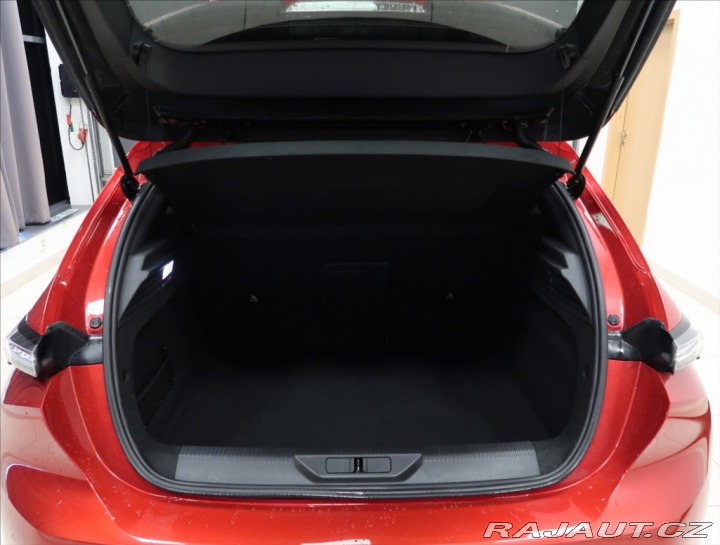 Peugeot 308 1,2 PT AT ALLURE NAVI KAM 2024