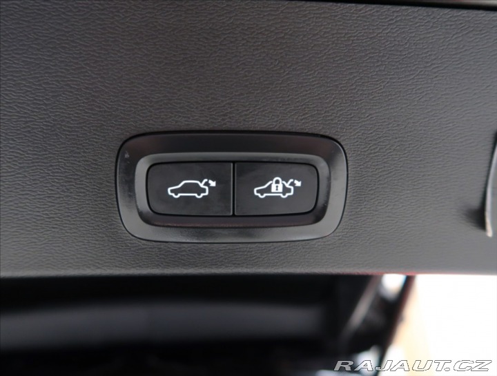 Volvo XC40 2,0 B4 AUT 2021