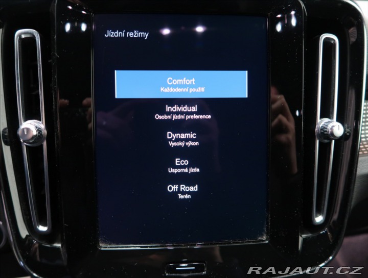 Volvo XC40 2,0 B4 AUT 2021