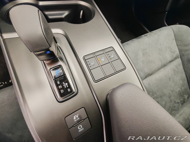 Lexus Ostatní modely UX 300h Business TECH 2025