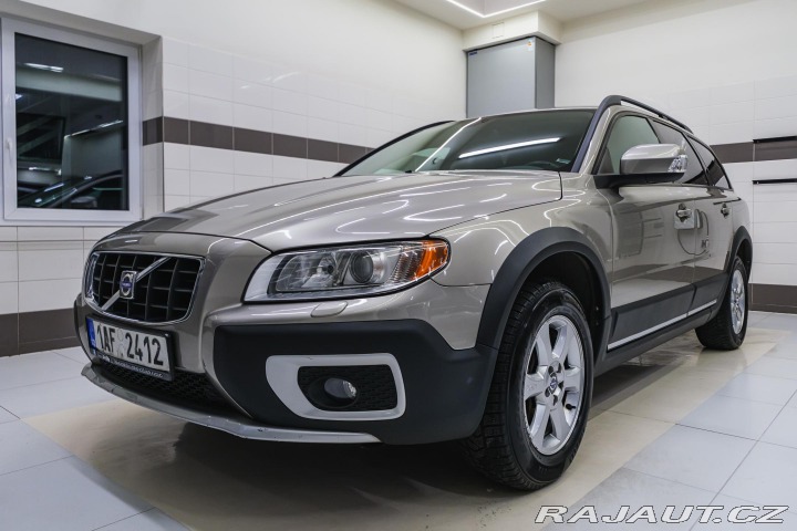 Volvo XC70 2.4 D5 AWD/AT 136kW Momen 2009