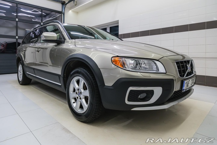 Volvo XC70 2.4 D5 AWD/AT 136kW Momen 2009