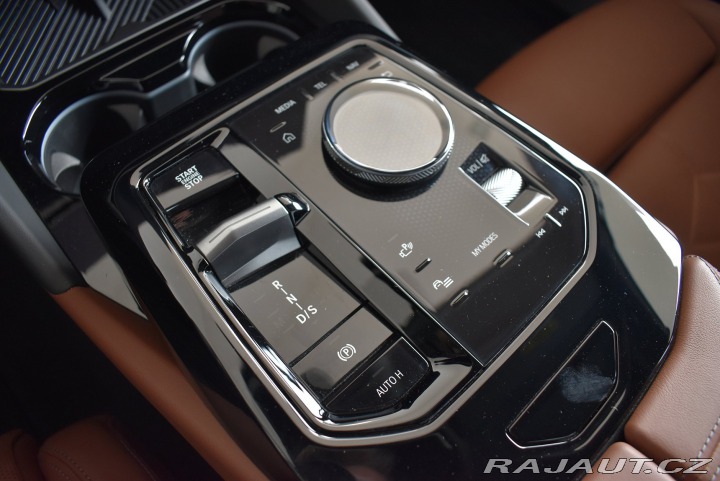 BMW 5 550e xDrive 2025