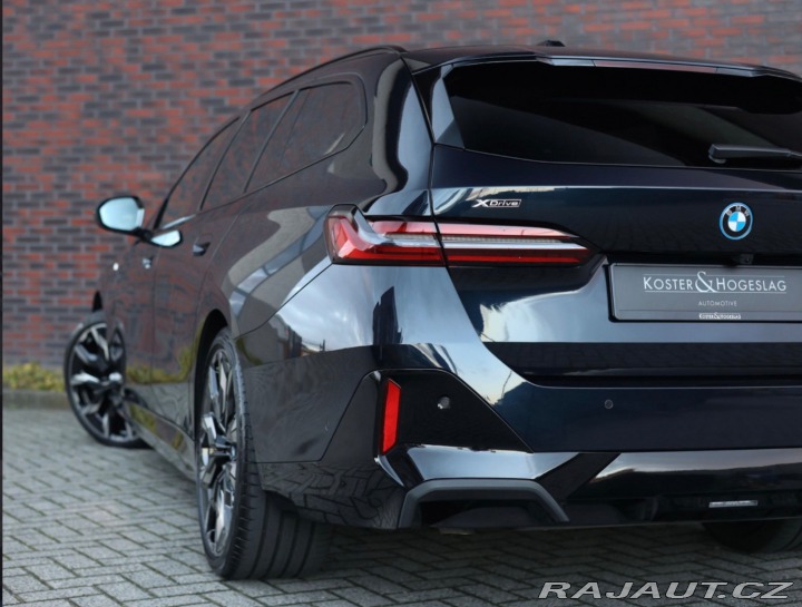 BMW 5 Touring  550e xDrive  | ť 2025