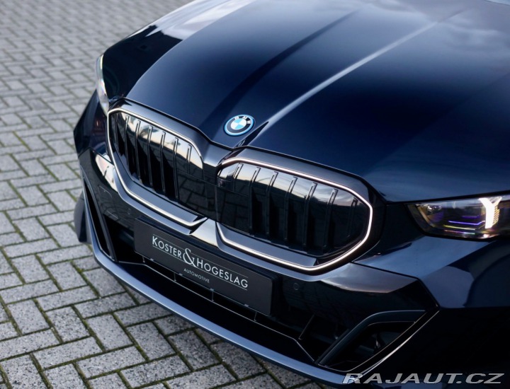 BMW 5 Touring  550e xDrive  | ť 2025