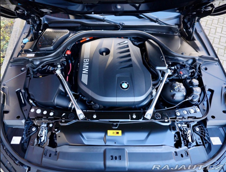 BMW 5 Touring  550e xDrive  | ť 2025