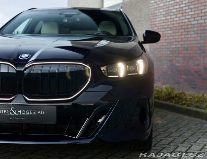 BMW 5 Touring  550e xDrive  | ť 2025