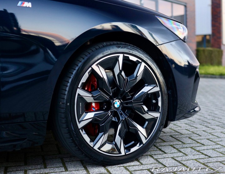 BMW 5 Touring  550e xDrive  | ť 2025