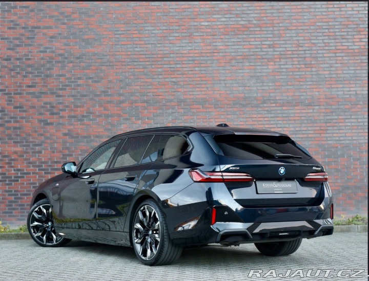 BMW 5 Touring  550e xDrive  | ť 2025
