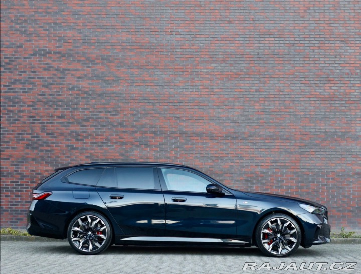 BMW 5 Touring  550e xDrive  | ť 2025