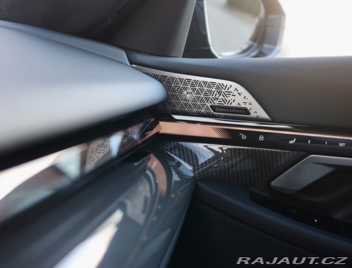 BMW 5 Touring  550e xDrive  | ť 2025