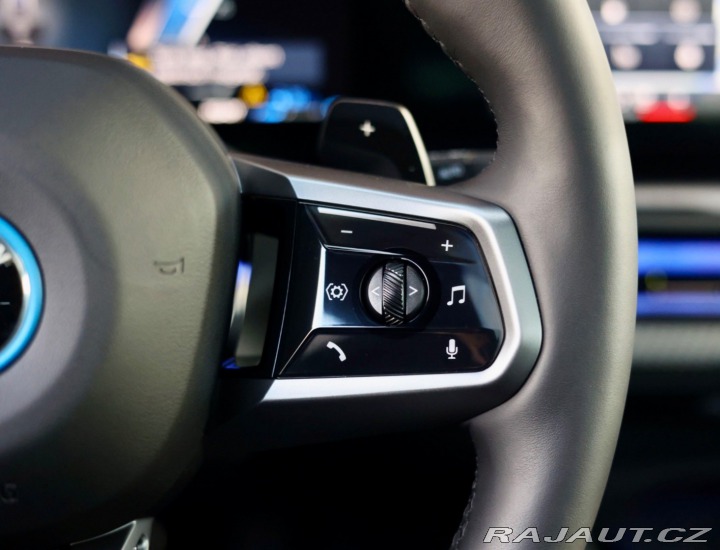 BMW 5 Touring  550e xDrive  | ť 2025