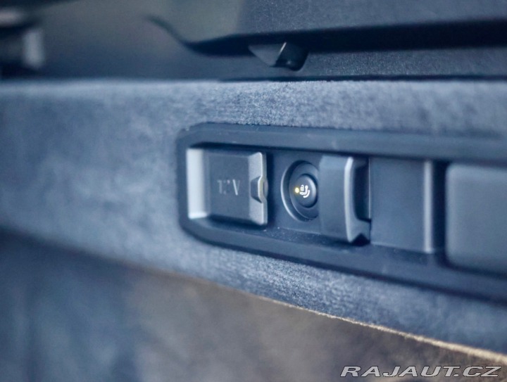 BMW 5 Touring  550e xDrive  | ť 2025