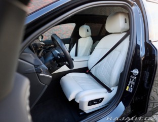 BMW 5 Touring  550e xDrive  | ť 2025