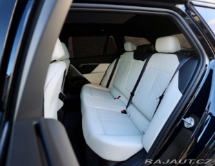 BMW 5 Touring  550e xDrive  | ť 2025