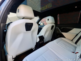 BMW 5 Touring  550e xDrive  | ť 2025