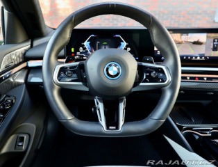 BMW 5 Touring  550e xDrive  | ť 2025