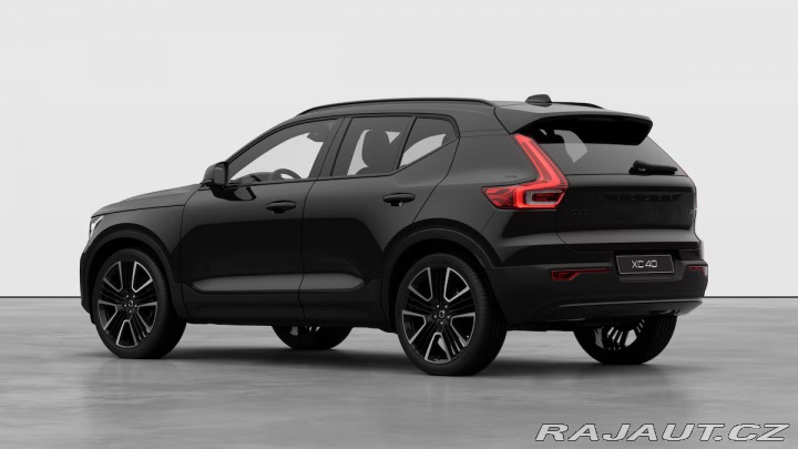 Volvo XC40 2,0 2,0 B3  Plus 2025