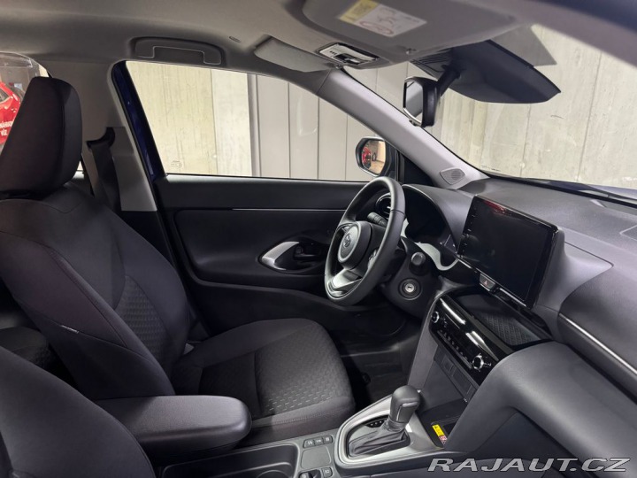 Toyota Yaris Cross COMFORT 1.5 Hybrid FWD 11 2025