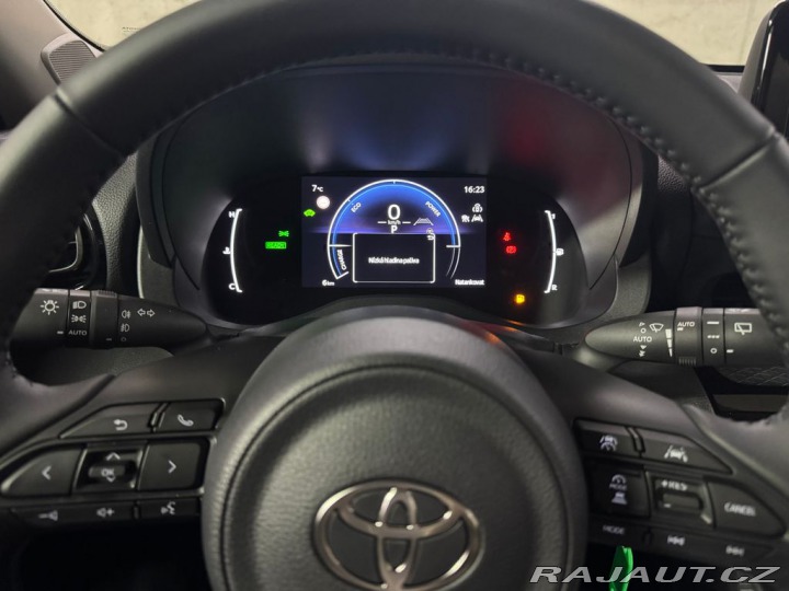 Toyota Yaris Cross COMFORT 1.5 Hybrid FWD 11 2025