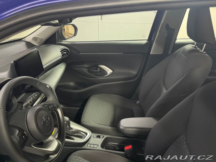 Toyota Yaris Cross COMFORT 1.5 Hybrid FWD 11 2025