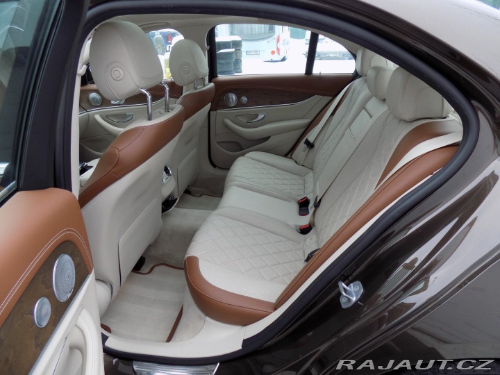 Mercedes-Benz E 220d/1.Maj.ČR/4-M/Designo 2017