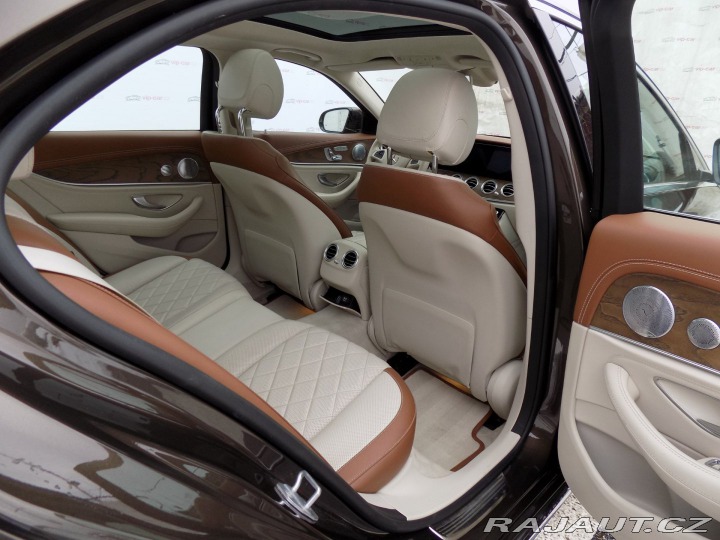Mercedes-Benz E 220d/1.Maj.ČR/4-M/Designo 2017