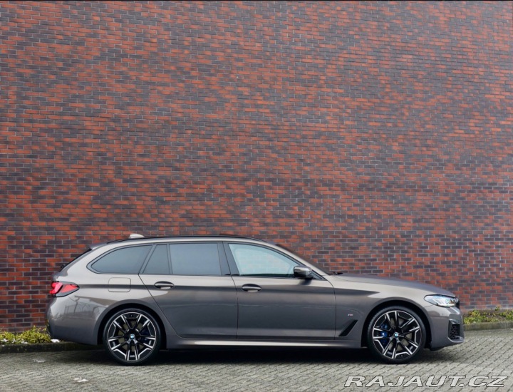 BMW 5 Touring  540i xDrive  245 2022