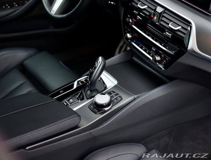 BMW 5 Touring  540i xDrive  245 2022