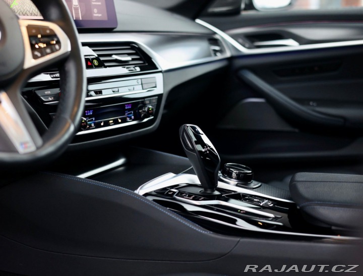 BMW 5 Touring  540i xDrive  245 2022