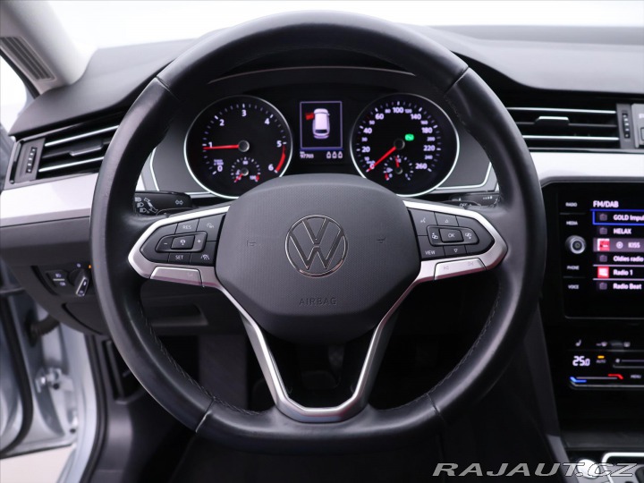 Volkswagen Passat 2,0 TDI 110kW DSG Matrix 2023