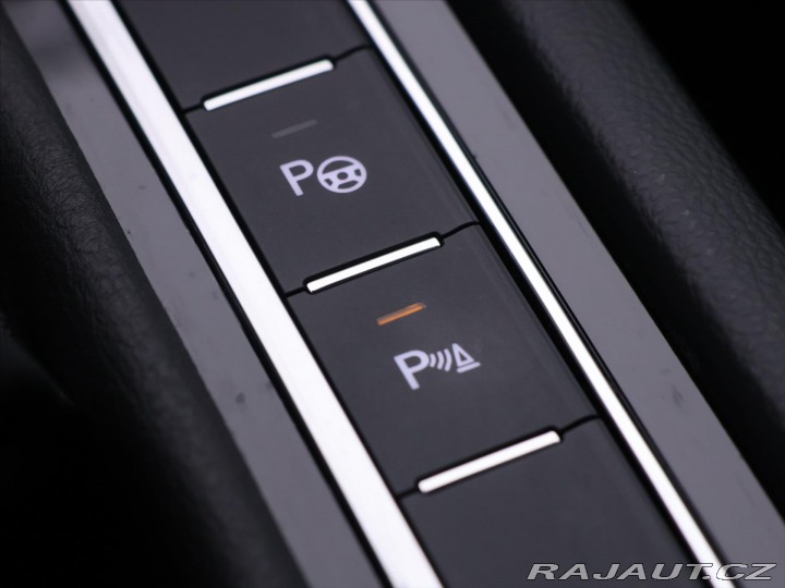 Volkswagen Passat 2,0 TDI 110kW DSG Matrix 2023